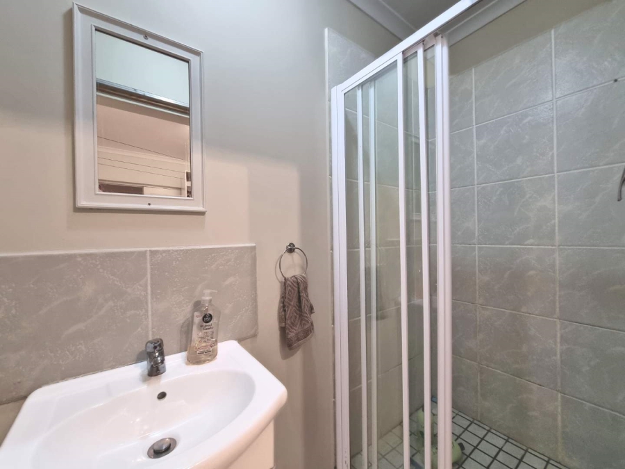 5 Bedroom Property for Sale in Chanteclair Western Cape